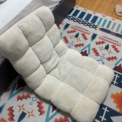 ホワイトチェアの画像