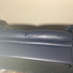 カリモクソファ（黒に近い濃紺）二人掛けソファの画像