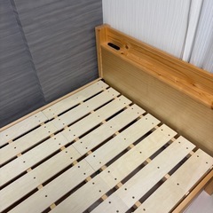 ベッドフレームの画像