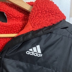 Adidas 暖かフードジャケット【黒×赤リバー】size・130の画像