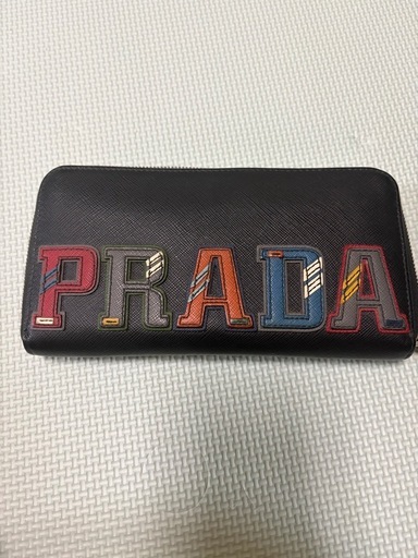 プラダ 財布