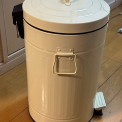 ゴミ箱の画像