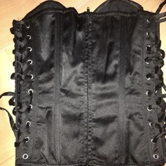 黒色コルセットの画像