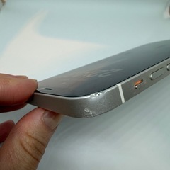 【中古】iPhone 12 ホワイト 64GB／角にキズあり／動作良好の画像