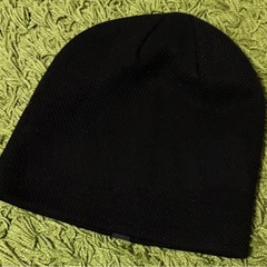 新品✨プーマ黒ニット帽🖤シンプルでおしゃれ！子供〜大人まで使える冬の防寒アイテムの画像