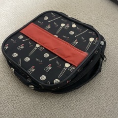 アニエスベーのコスメ柄ポーチです☺️の画像