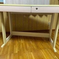 ピンクの学習机と椅子セット＊日焼けあり・使用感あり（引き取り希望）の画像