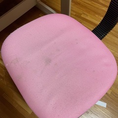 ピンクの学習机と椅子セット＊日焼けあり・使用感あり（引き取り希望）の画像