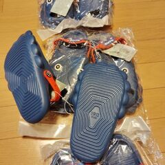 限定販売　Croc風 スリッパ／サンダル 男女兼用（室内・外履きOK）の画像