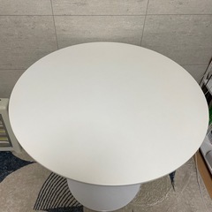 円形テーブルの画像