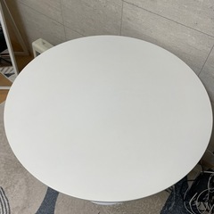 円形テーブルの画像
