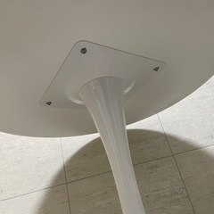 円形テーブルの画像