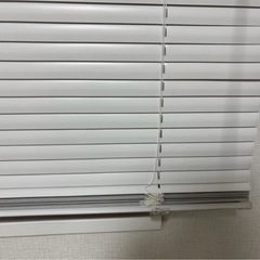 ホワイト アルミニウム ブラインド コード式　120cm×213cmの画像