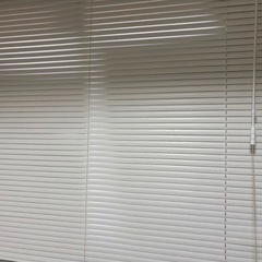 ホワイト アルミニウム ブラインド コード式　120cm×213cmの画像