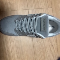 にゅ　スニーカーの画像