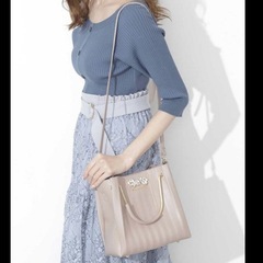 ジルバイジルスチュアートのエンボスビジューバッグです☺️の画像