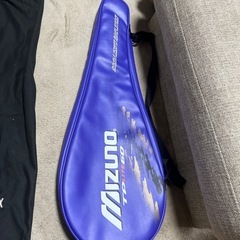 YONEXラケット2本、シャトル12個、カバー3個の画像