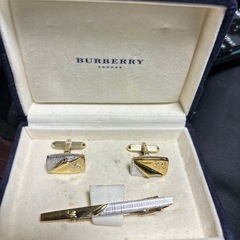 BURBERRY ネクタイピンの画像