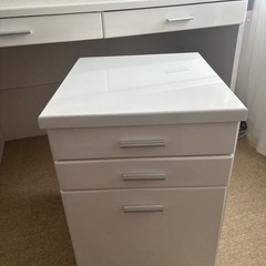 【3点セット】ホワイト デスク キャスター付チェスト キャスター付チェアの画像