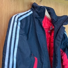 adidas ジュニア中綿ジャケットの画像
