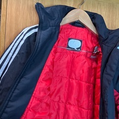 adidas ジュニア中綿ジャケットの画像