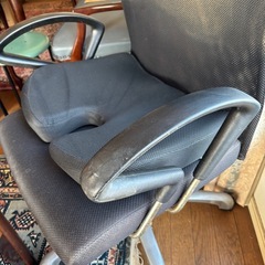 メッシュ製オフィスチェア　低反発クッション付きの画像