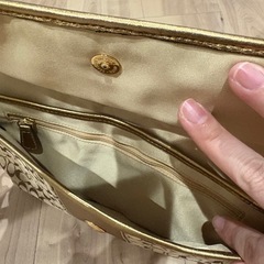 Coach ショルダーバッグ ゴールド/ベージュの画像