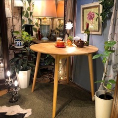 アルダーソリッド ラウンドテーブルの画像