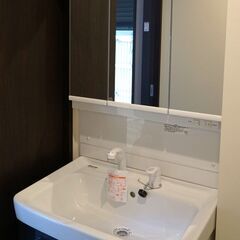 三面鏡洗面台の画像