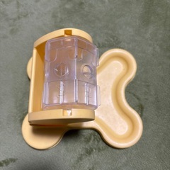 えさ入れる物の画像