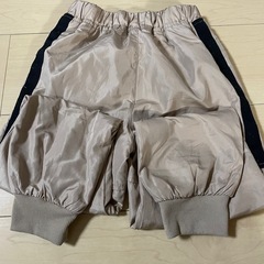 ベージュ ナイロンパンツ　裏起毛　120 しまむら　西松屋の画像