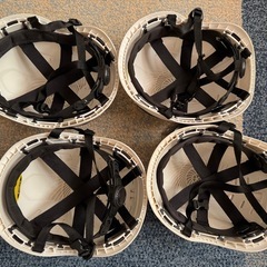 ヘルメット4個の画像