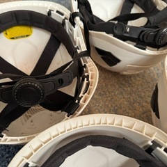 ヘルメット4個の画像