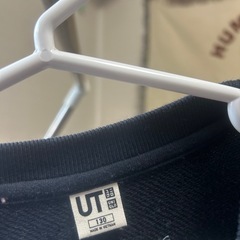 美品　《 UNIQLO✖️Kaws 》  キッズ服　130サイズ　トップス　トレーナー　スウェット　コラボ　完売商品の画像