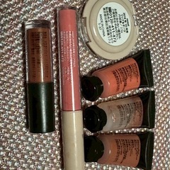 リップ、チーク、アイシャドウの画像