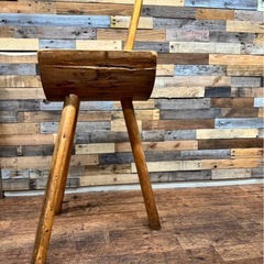 木製椅子の画像