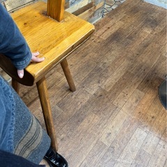 木製椅子の画像