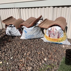 ガーデニング　白い石の画像