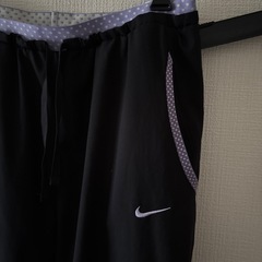レディース　NIKEナイロンパンツの画像