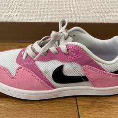 NIKE  レディーススニーカーの画像