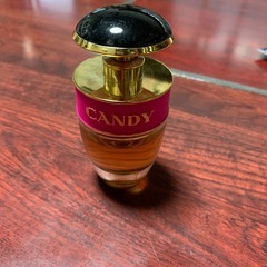 プラダの香水の画像