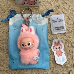 イニシャルラブブ　ラブブ　ポップマート　ラブブ　Uの画像