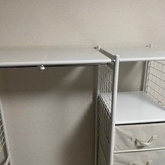 白いハンガーラック（半分新品）の画像