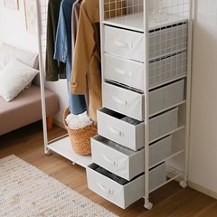 白いハンガーラック（半分新品）の画像