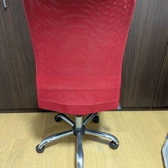 赤と黒の　メッシュデスクチェアの画像