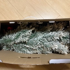 クリスマスツリー　オーナメント付きの画像