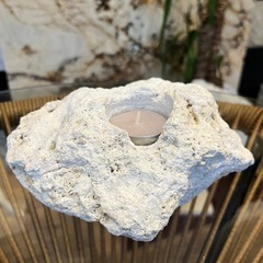 琉球石灰岩のキャンドルホルダーの画像