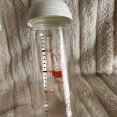 チュチュベビー哺乳瓶、蓋はPigeon240mlの画像