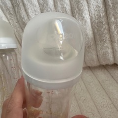 チュチュベビー哺乳瓶、蓋はPigeon240mlの画像