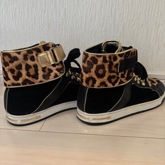 マイケルコーススニーカーの画像